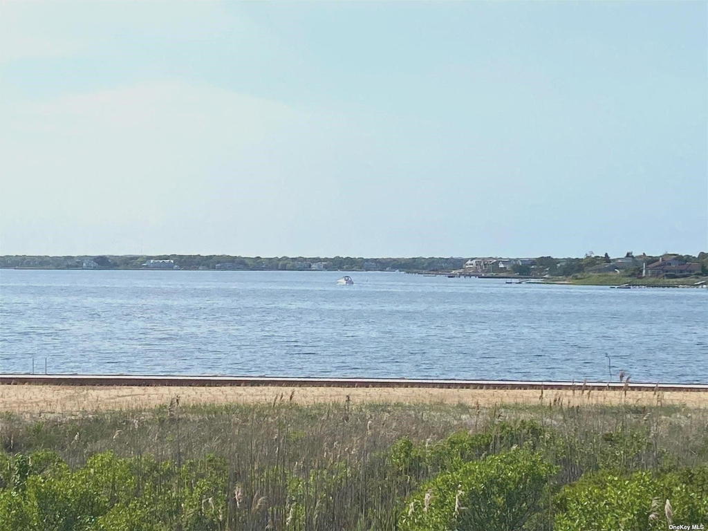 274 Dune Road - Photo 0