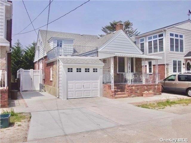 111 Inwood - Photo 0