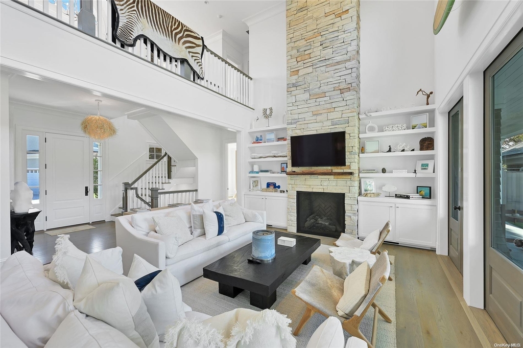 52 Quogue Street - Photo 1