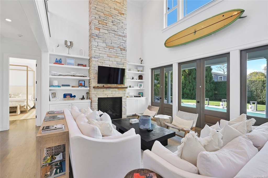 52 Quogue Street - Photo 2
