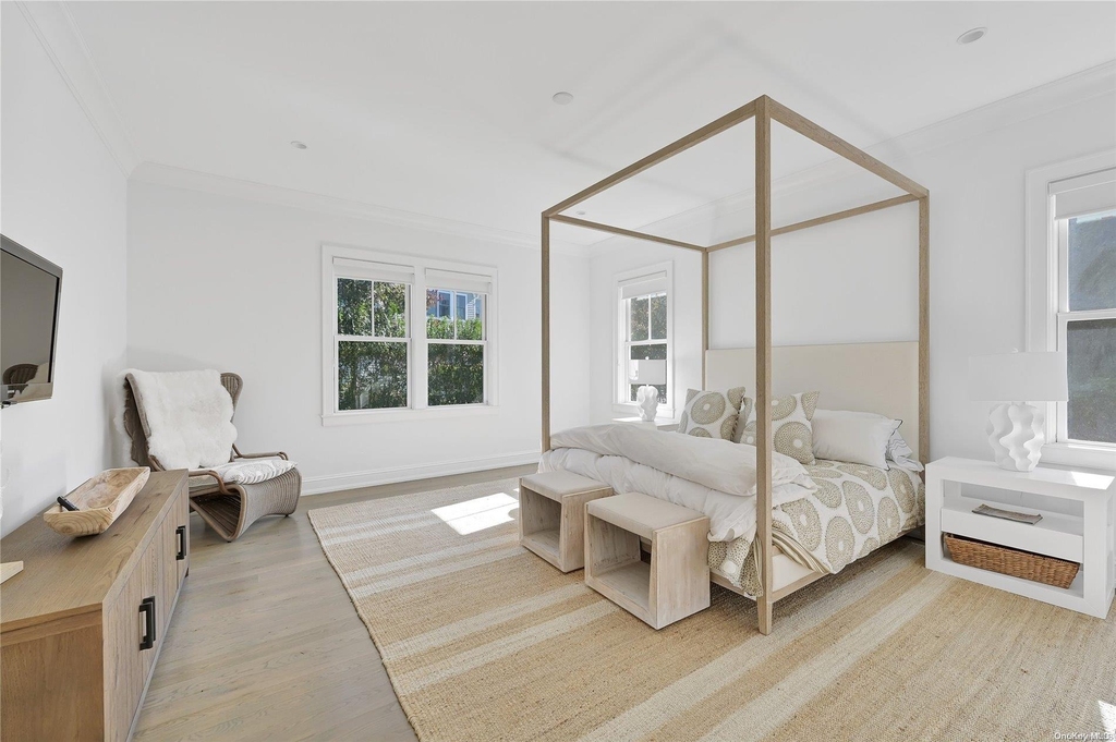 52 Quogue Street - Photo 10