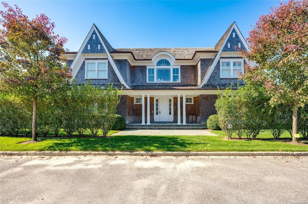 52 Quogue Street - Photo 0