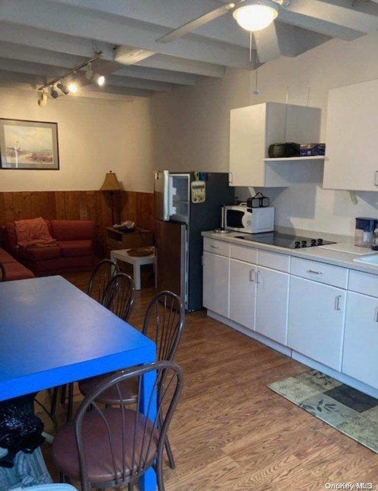44 E Bayview Avenue - Photo 2