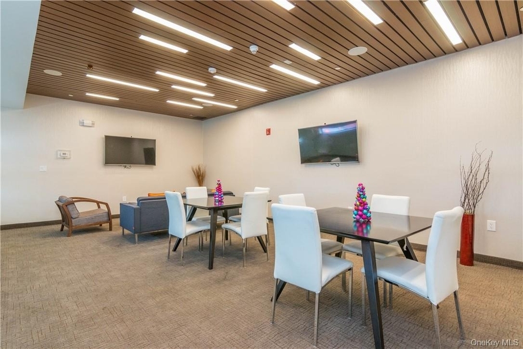 10 Dekalb Avenue - Photo 8