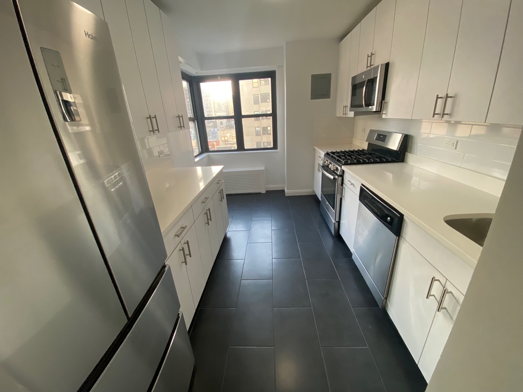 East 89th Street - Photo 5