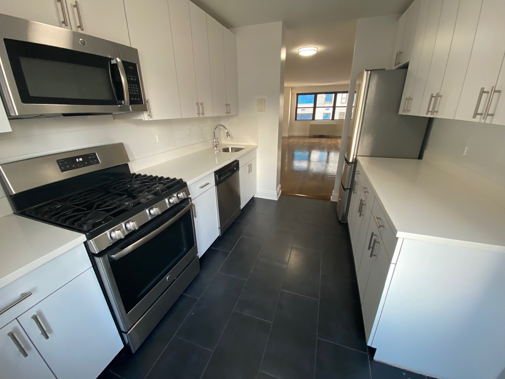 East 89th Street - Photo 7