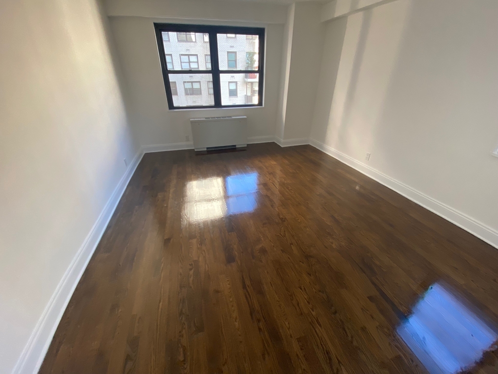 East 89th Street - Photo 9