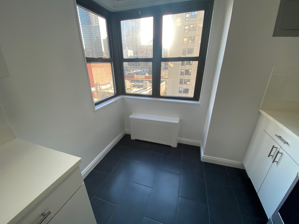 East 89th Street - Photo 6