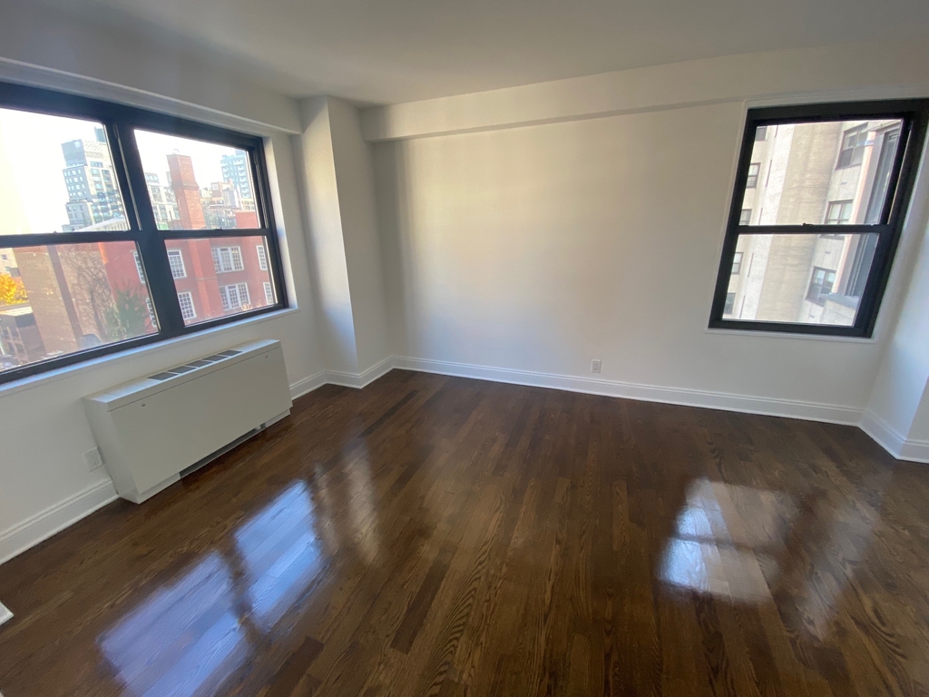 East 89th Street - Photo 13