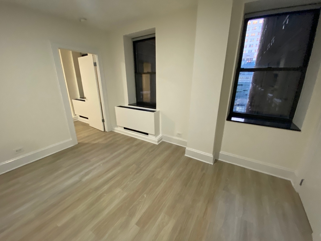 West 34th Street - Photo 1
