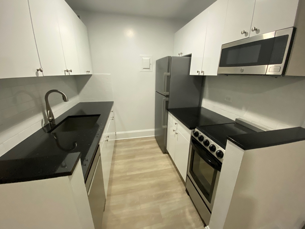 West 34th Street - Photo 0