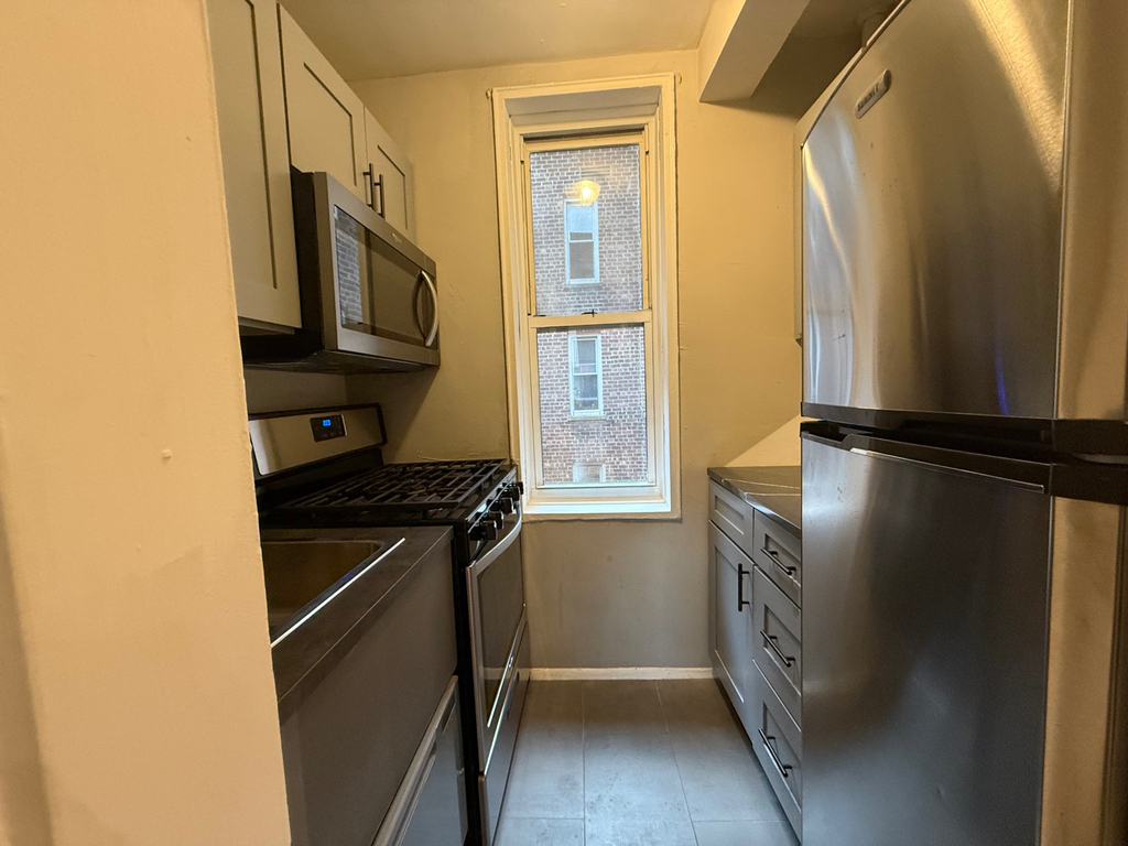 340 East 58th Street - Photo 5