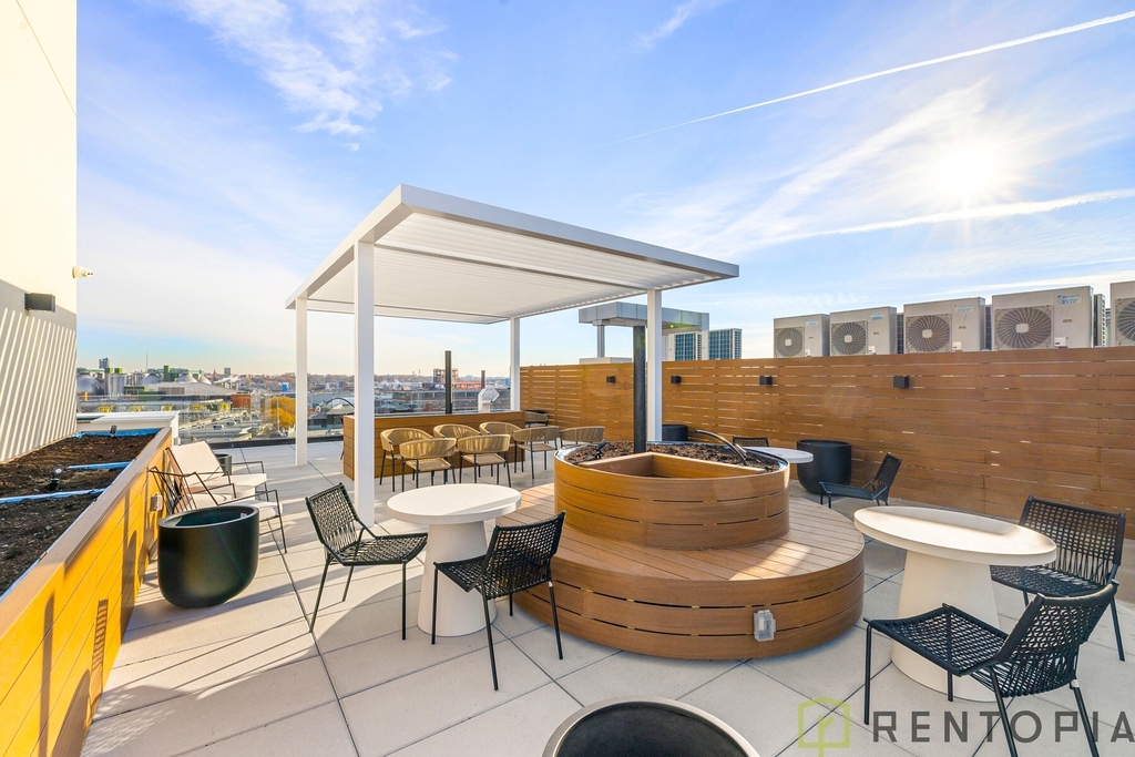 210 Greenpoint Avenue - Photo 16