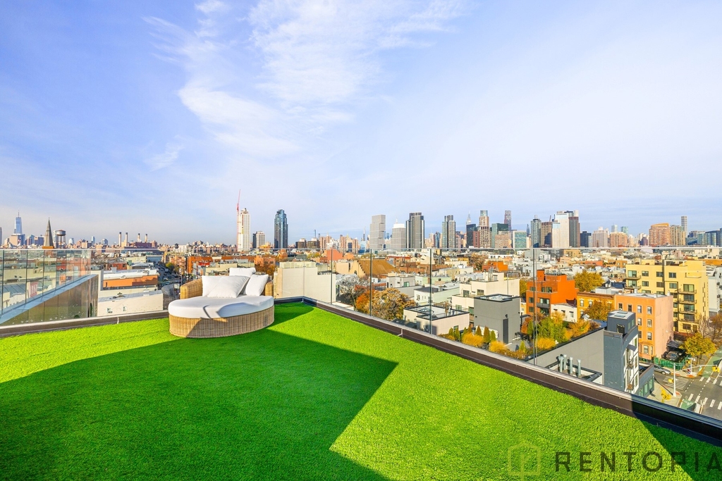 210 Greenpoint Avenue - Photo 17