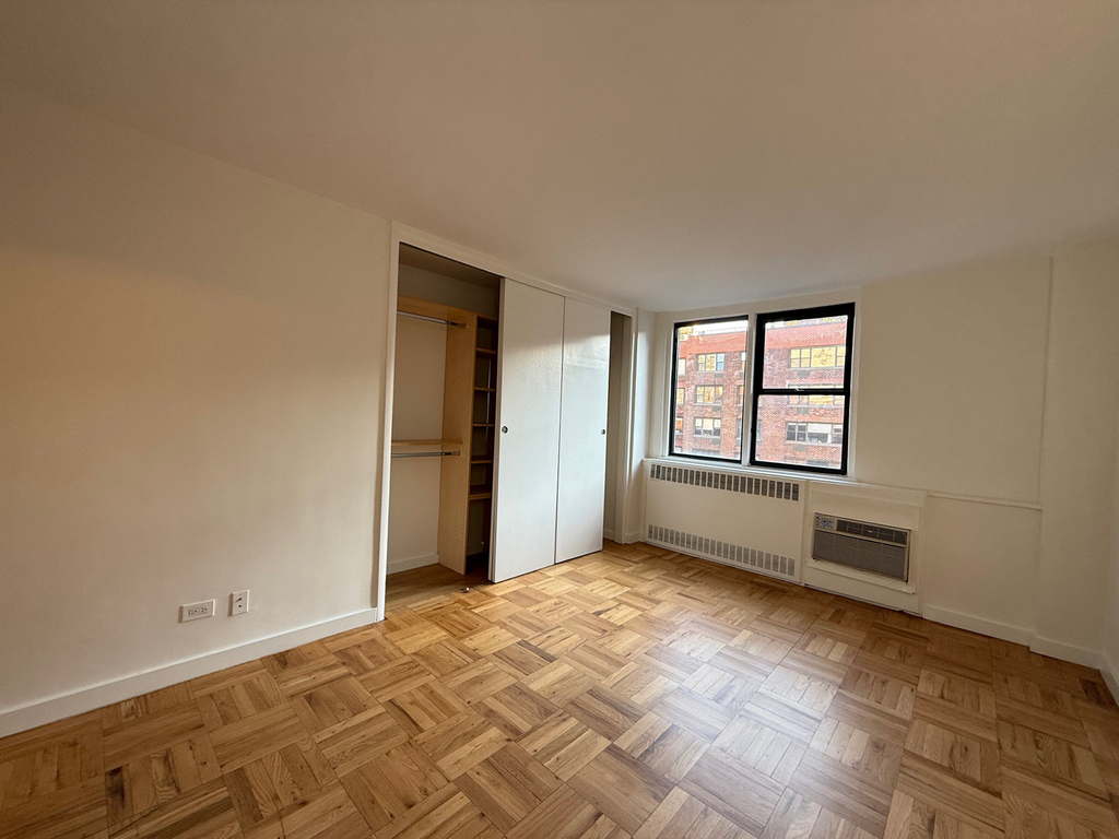 435 East 79th Street - Photo 15