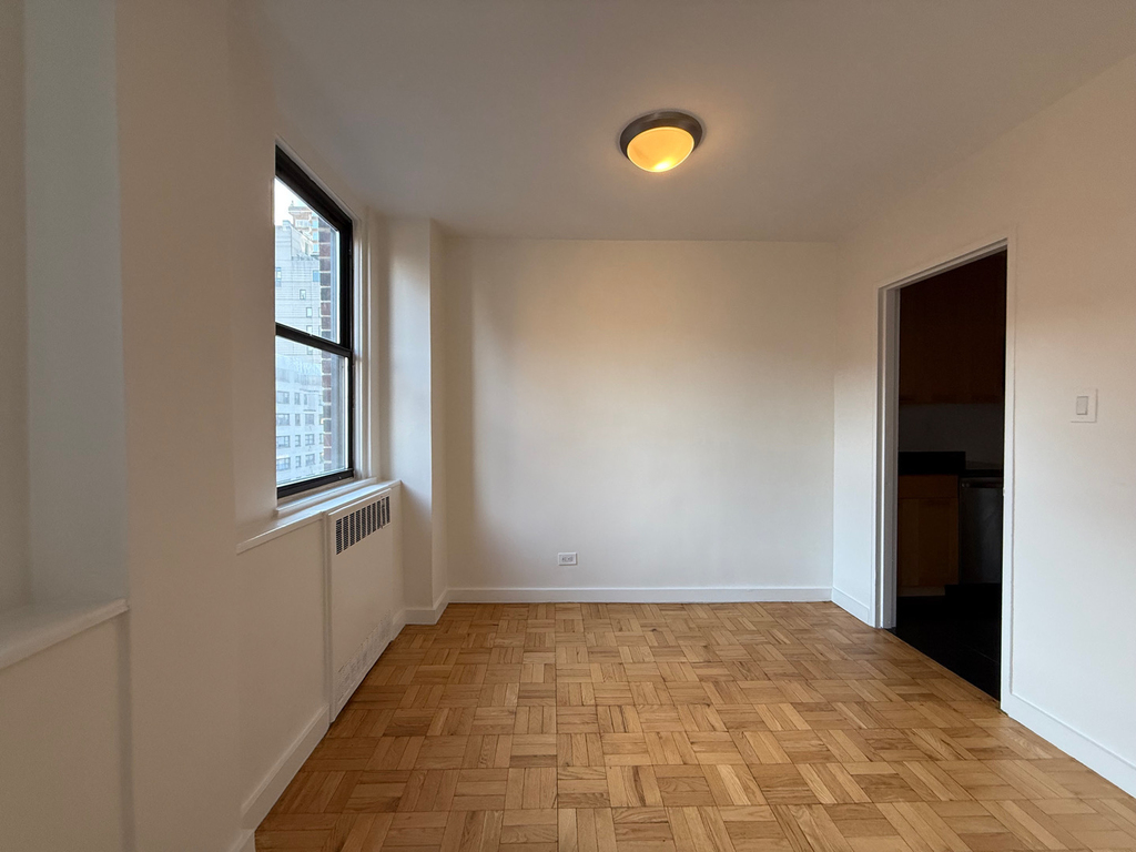 435 East 79th Street - Photo 6