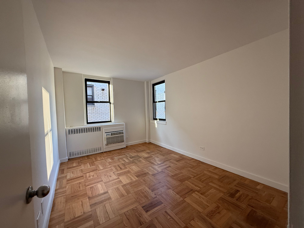 435 East 79th Street - Photo 16
