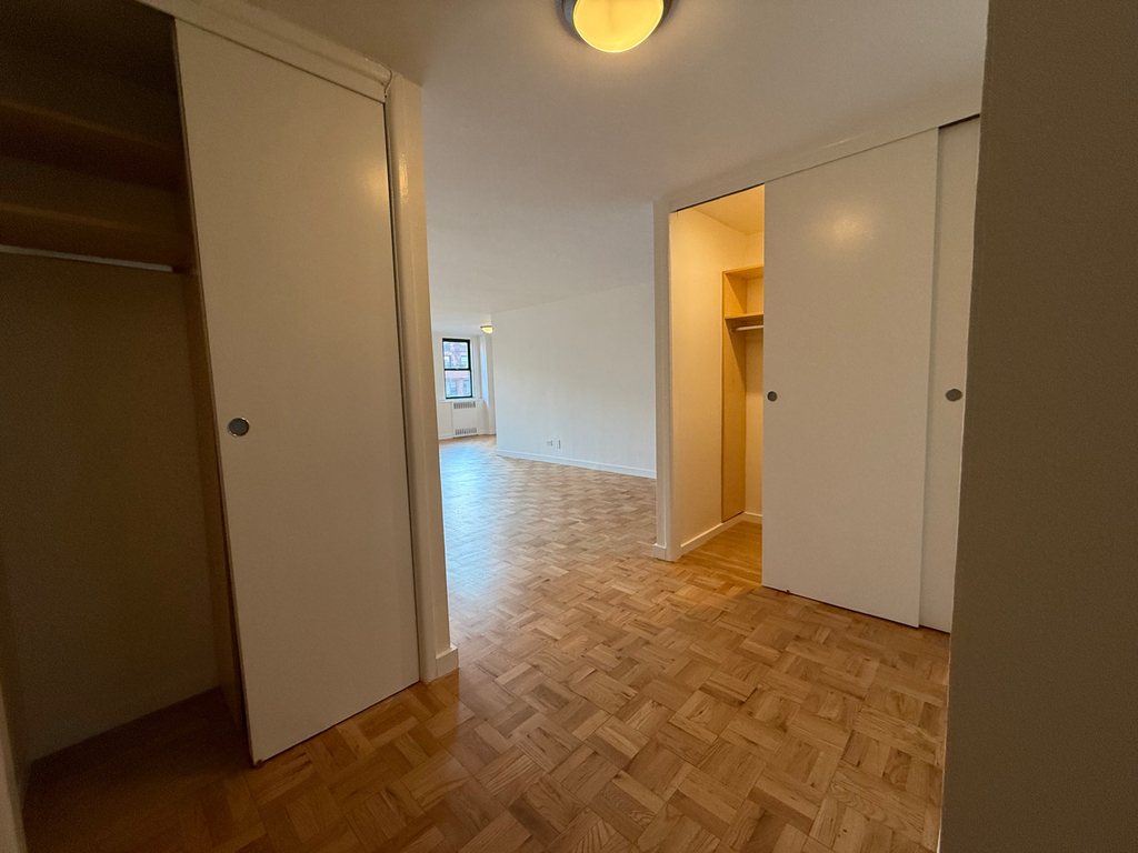 435 East 79th Street - Photo 4