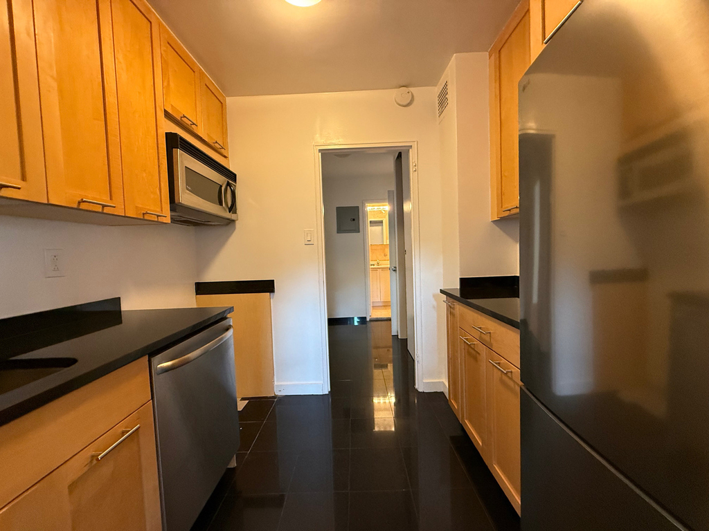 435 East 79th Street - Photo 10