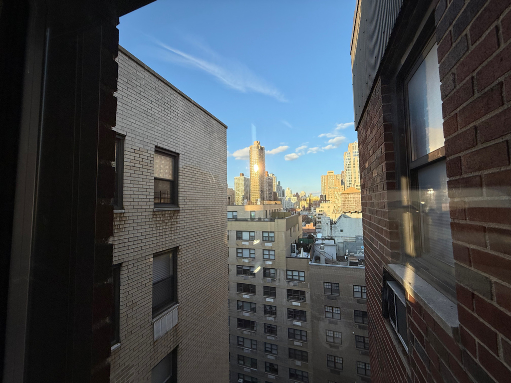 435 East 79th Street - Photo 18