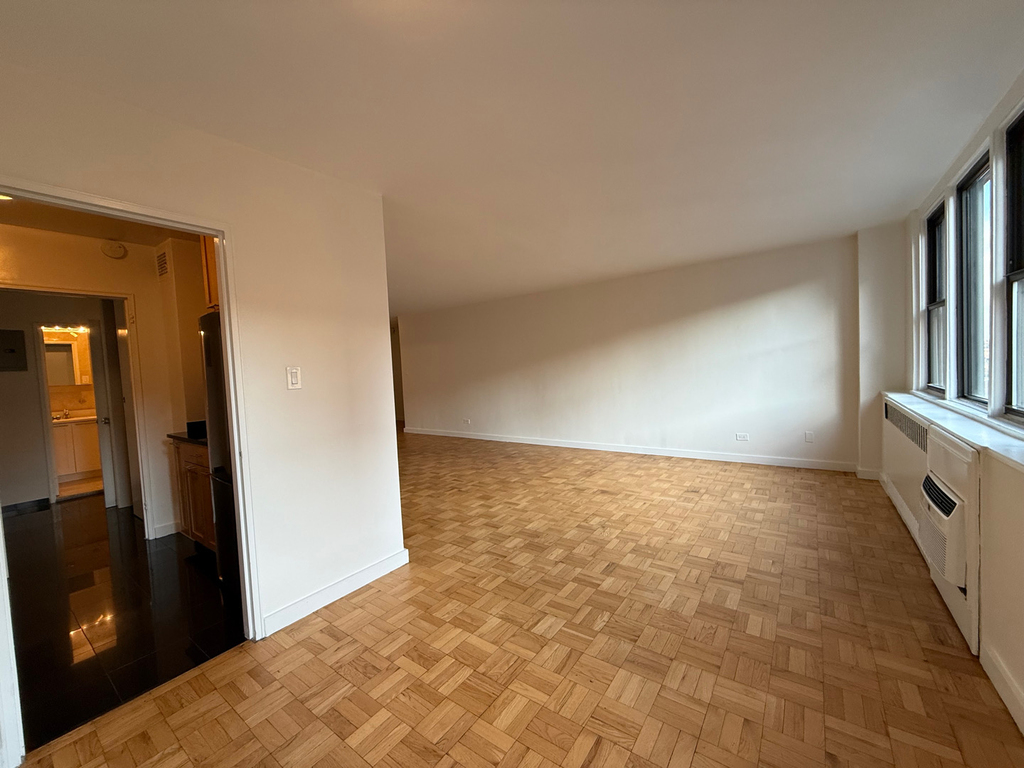 435 East 79th Street - Photo 7