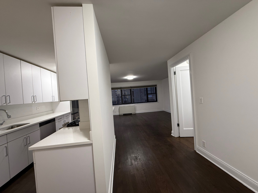 405 East 56th Street - Photo 5