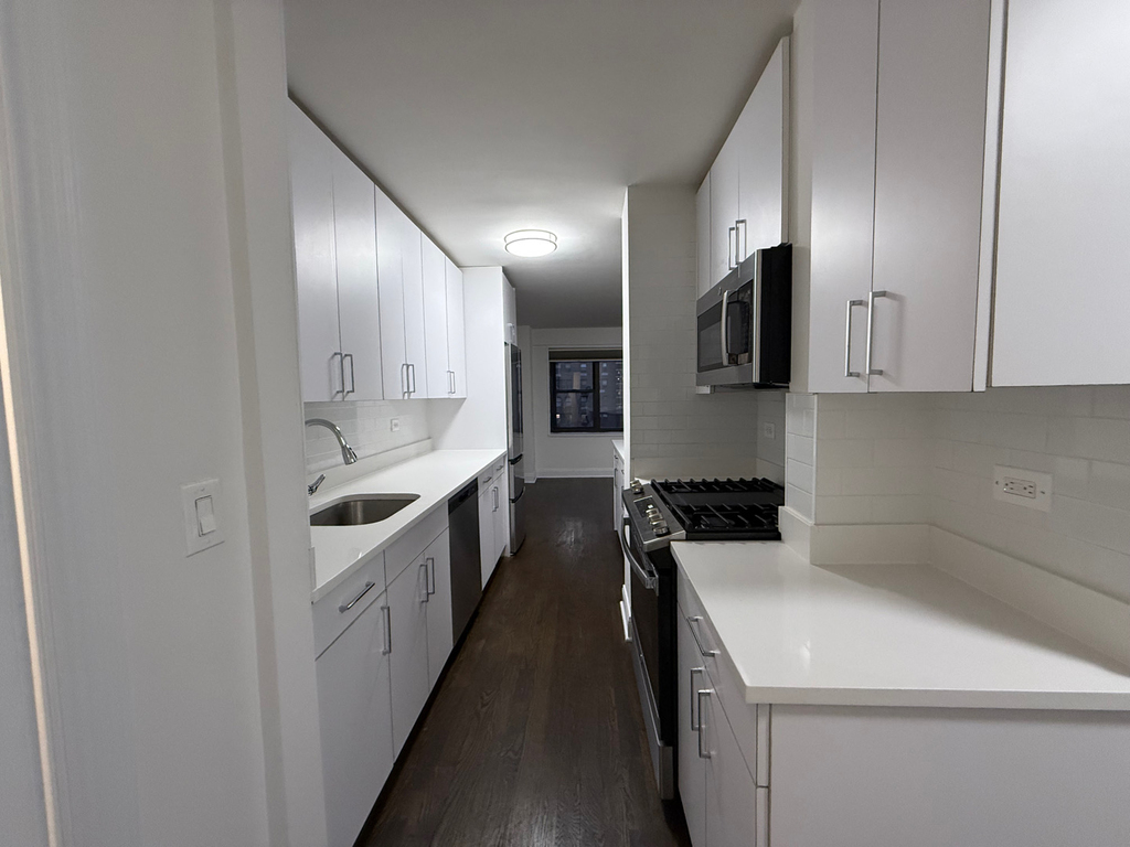 405 East 56th Street - Photo 4