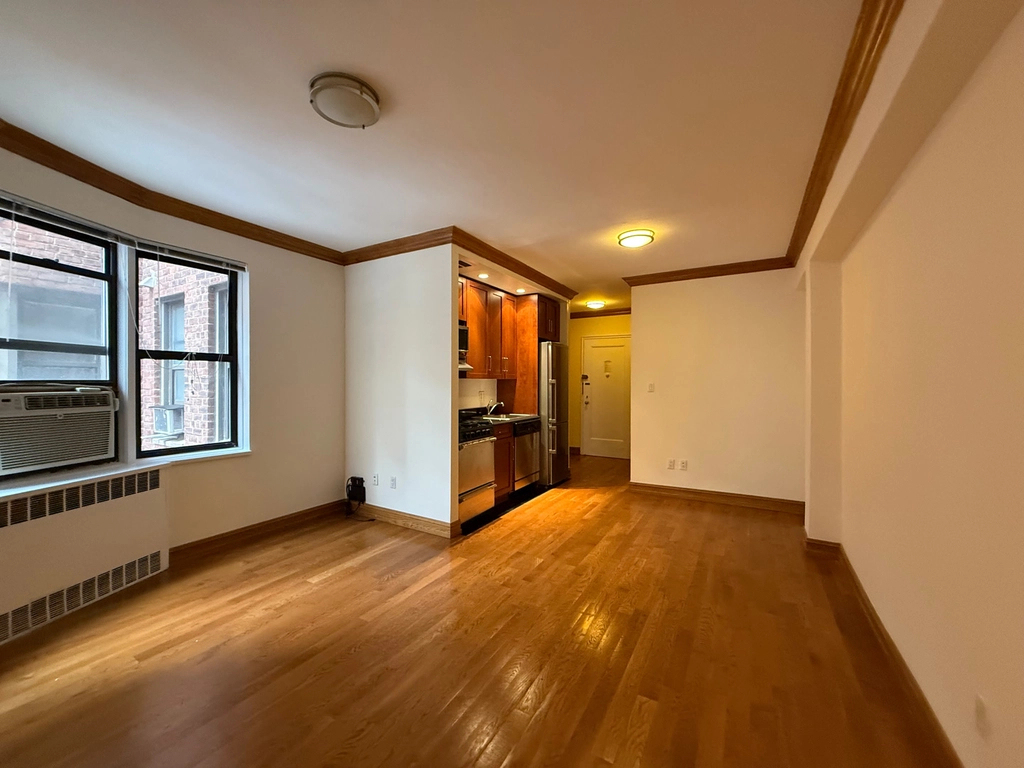 1680 York Avenue - Photo 4