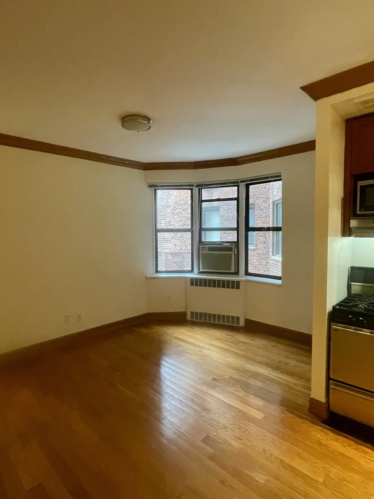 1680 York Avenue - Photo 2