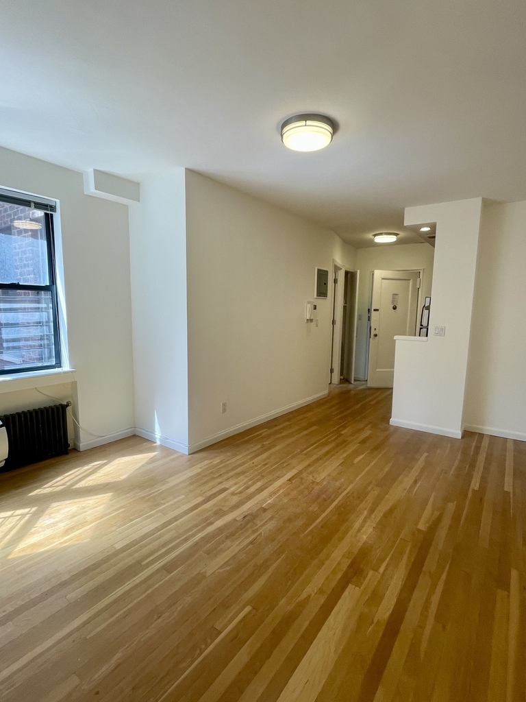 1680 York Avenue - Photo 2