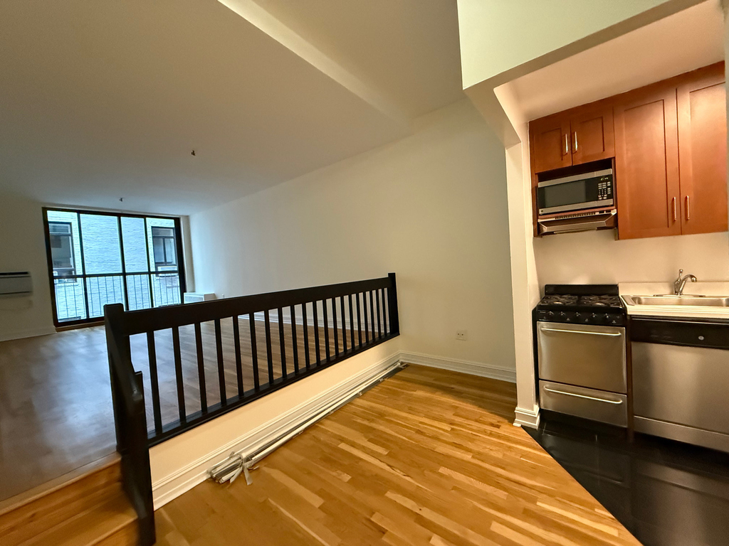 1 Astor Place - Photo 2
