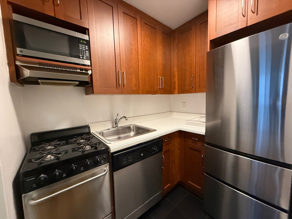 1 Astor Place - Photo 5