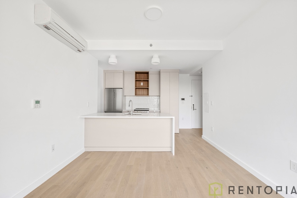 210 Greenpoint Avenue - Photo 3