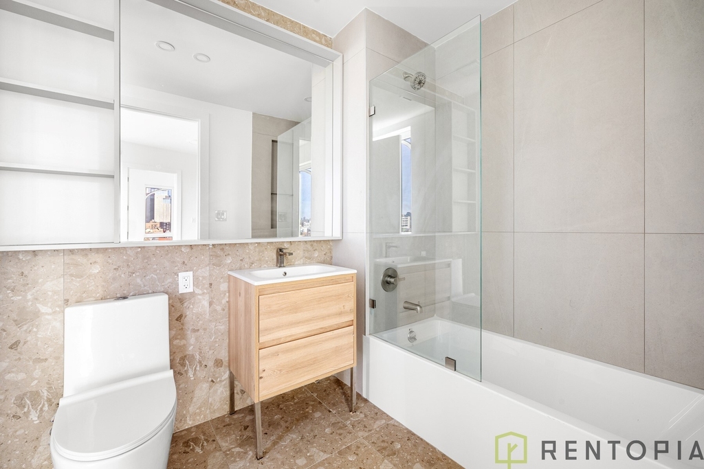 210 Greenpoint Avenue - Photo 11