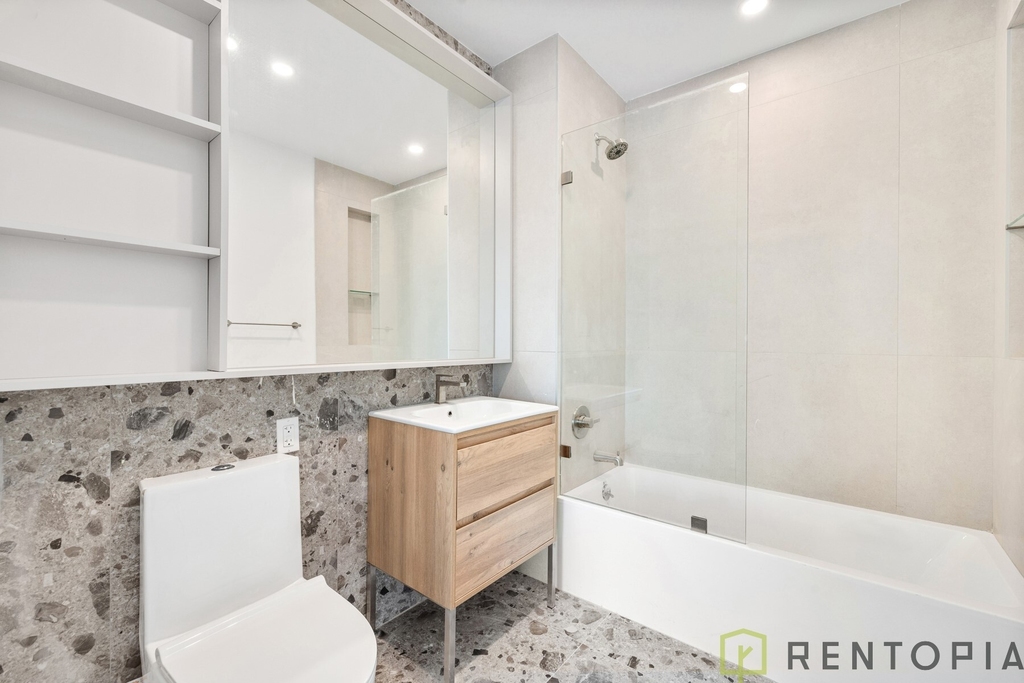 210 Greenpoint Avenue - Photo 12