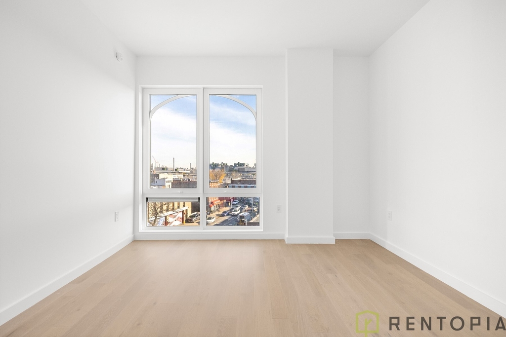 210 Greenpoint Avenue - Photo 6