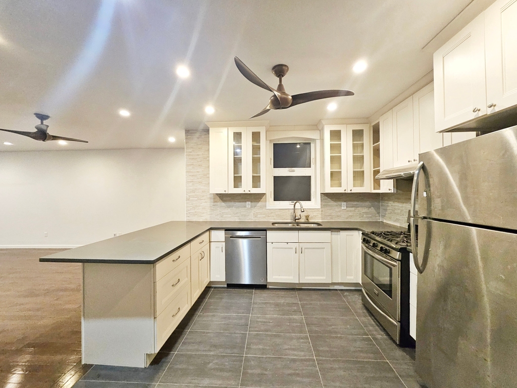 7104 Narrows Avenue - Photo 3