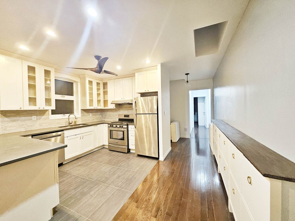 7104 Narrows Avenue - Photo 2