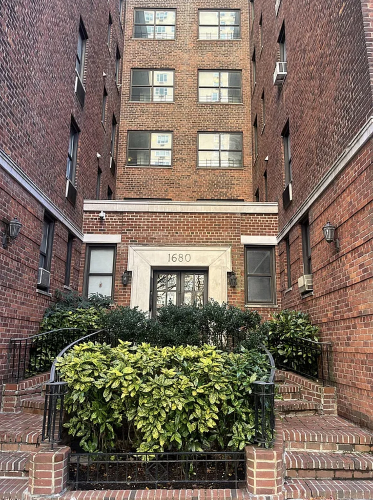 1680 York Avenue - Photo 9