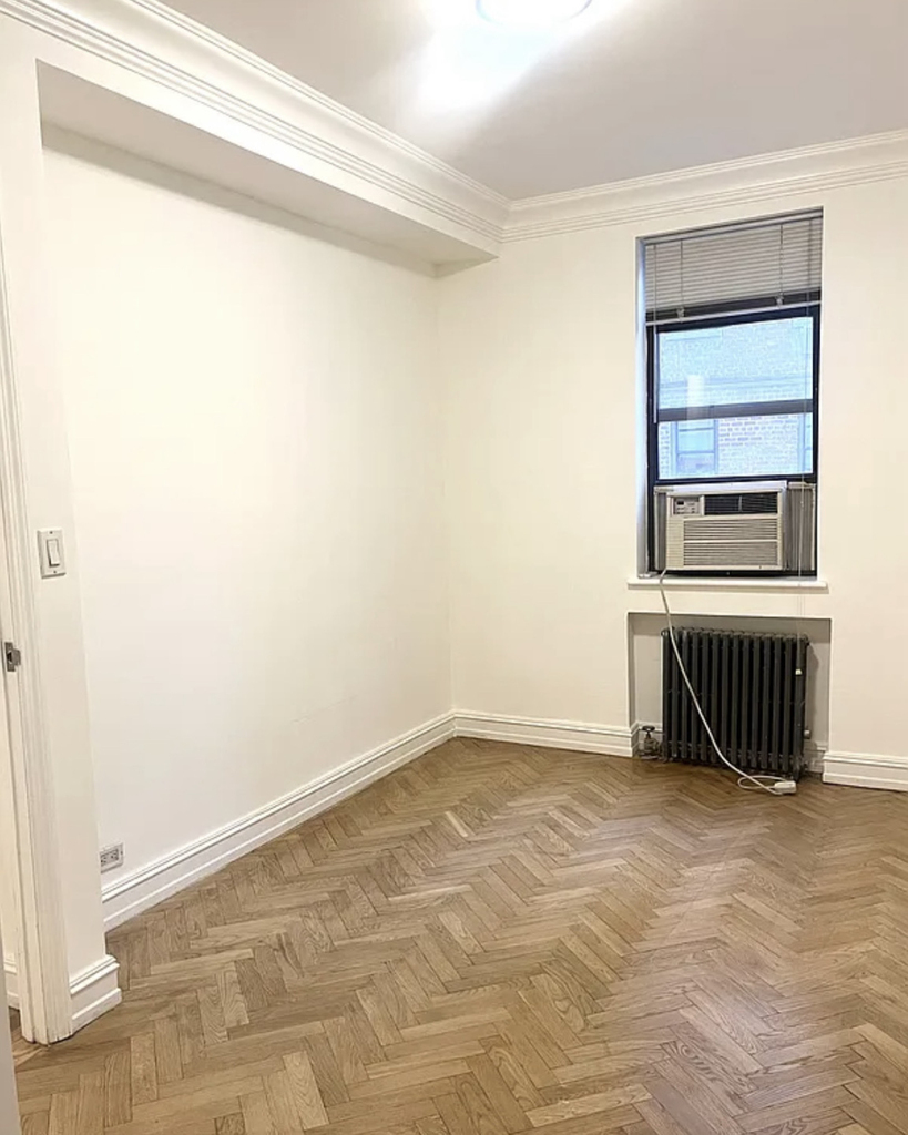1680 York Avenue - Photo 6