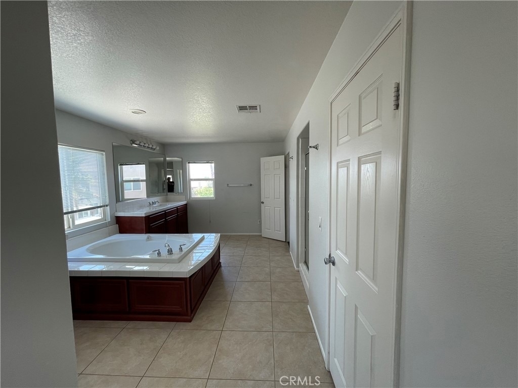 37222 Camden Dr - Photo 15