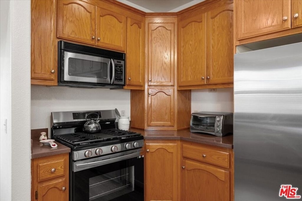 220 Hans Place - Photo 15