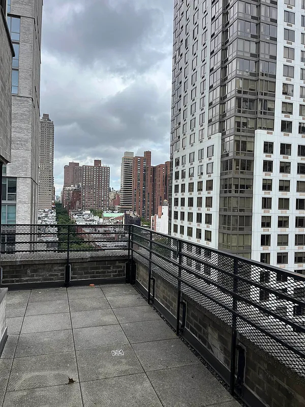 East 89th Street - Photo 0