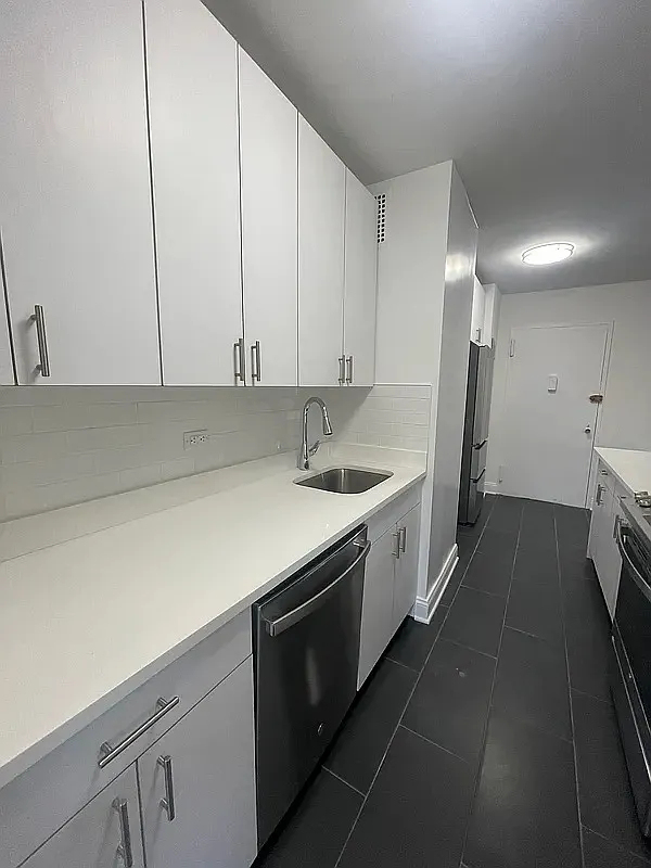 East 89th Street - Photo 12