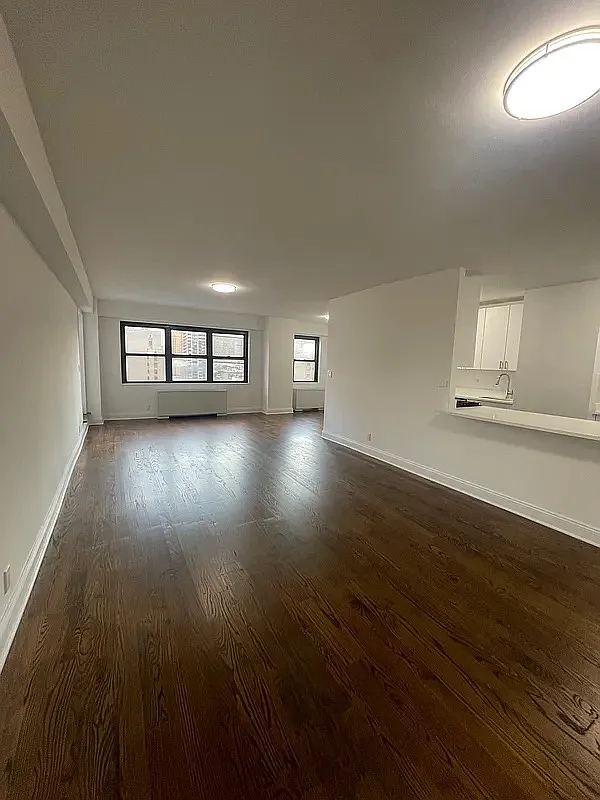 East 89th Street - Photo 11