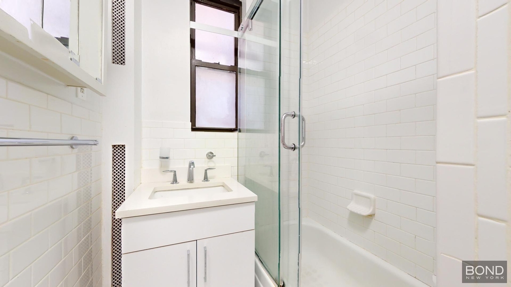 West 12th Street - Photo 3