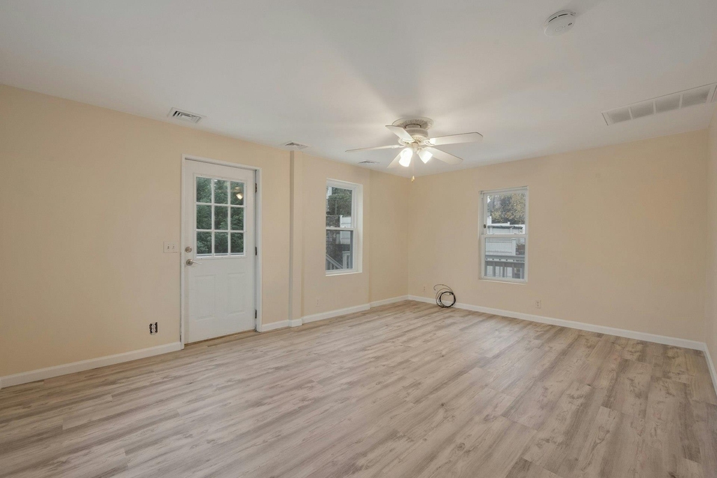 60 Wallace Street - Photo 2