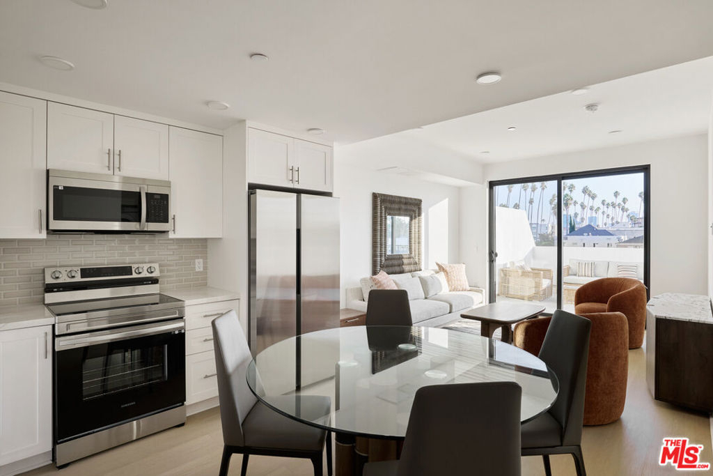 3977 Beverly Boulevard - Photo 1