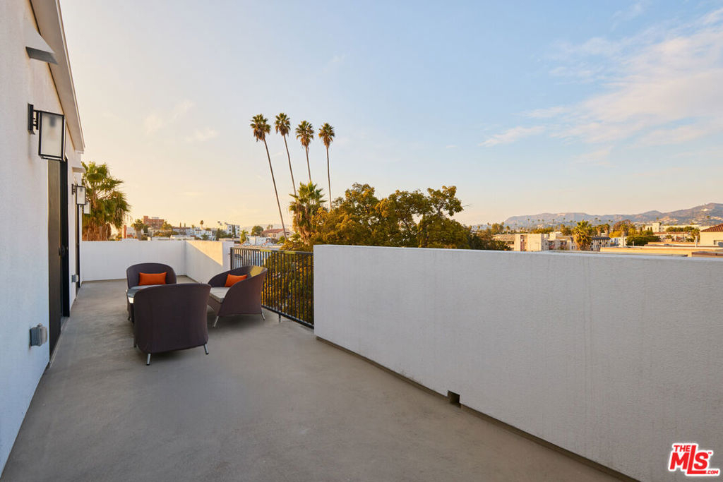 3977 Beverly Boulevard - Photo 10