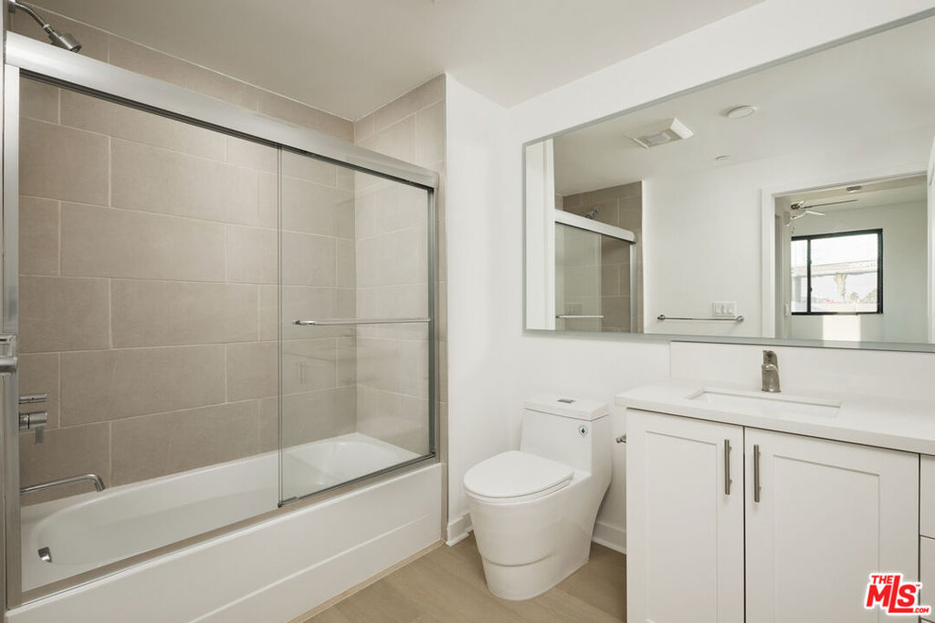 3977 Beverly Boulevard - Photo 8
